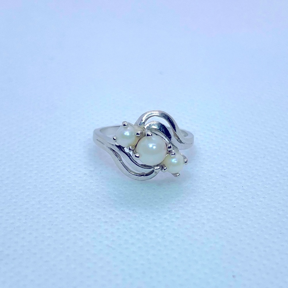10K White Gold & Pearl Ring